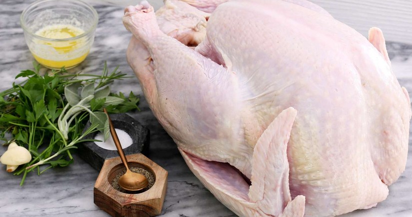 Азербайджан начал импорт куриного мяса из двух стран