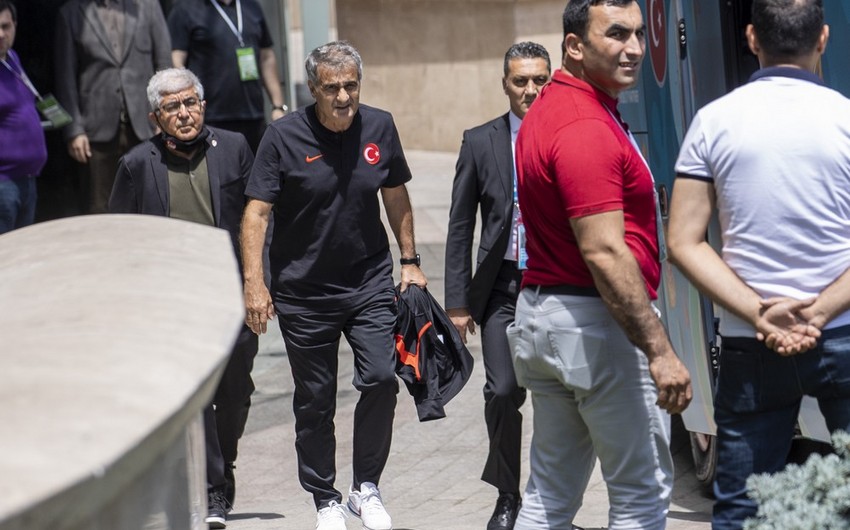 Сборная Турции по футболу покидает Баку