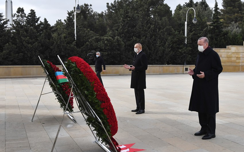 Azerbaijani, Turkish Presidents visit Alley of Martyrs