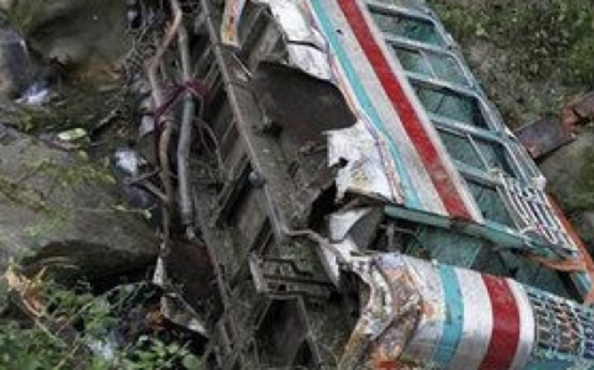 Peruda avtobus dərəyə aşıb, 24 nəfər ölüb, 29 nəfər yaralanıb