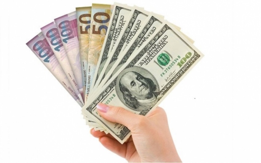 ЦБА: В первый день октября официальный курс доллара составит 1,6170 манатов