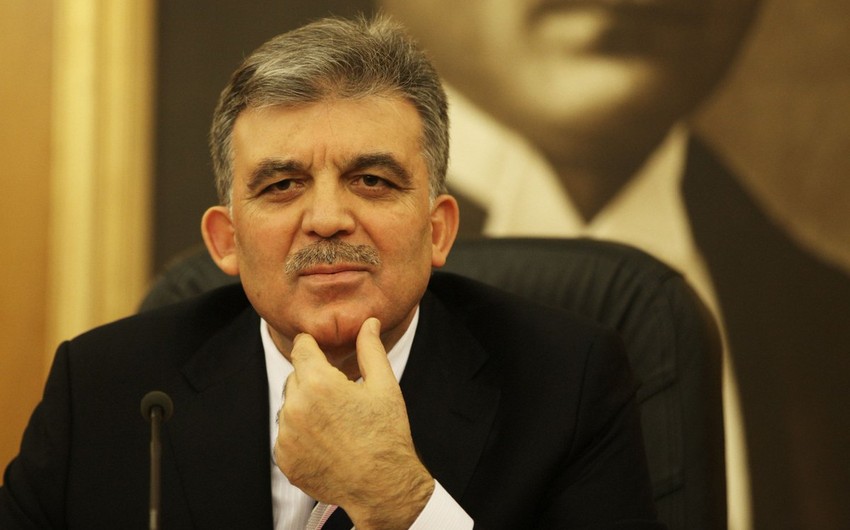 Abdullah Gül visits Mosque of Martyrs in Baku
