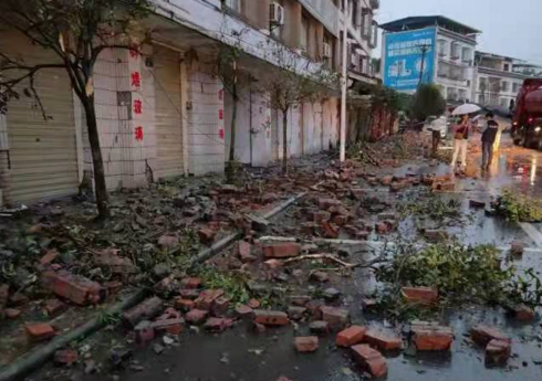 Число жертв землетрясения в Китае увеличилось до трех, пострадали 60 человек