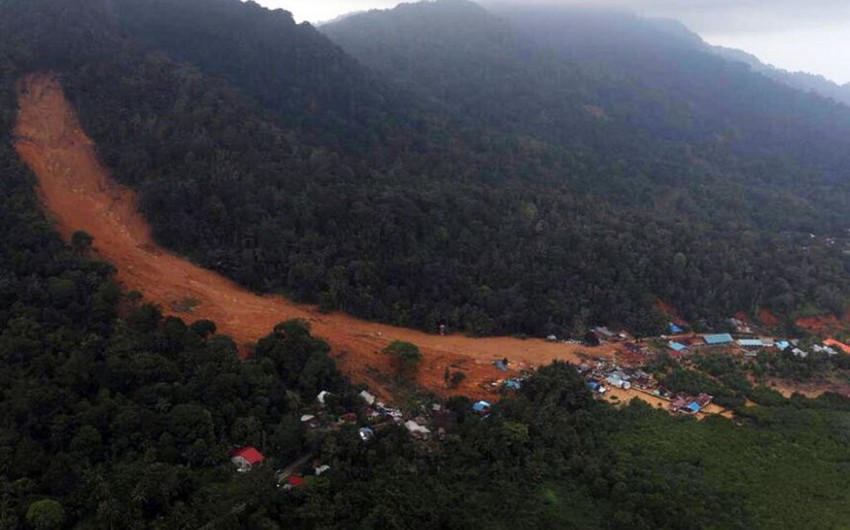 Число погибших из-за оползней на севере Индонезии достигло 33