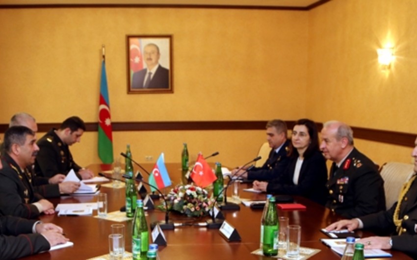 Министр обороны Азербайджана принял начальника разведки Генштаба Вооруженных сил Турции