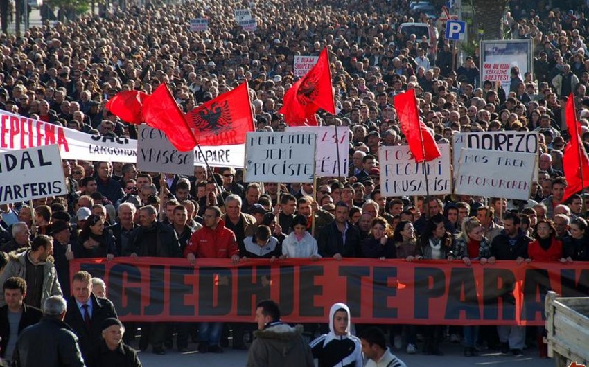Оппозиция в Албании объявила бойкот парламенту страны