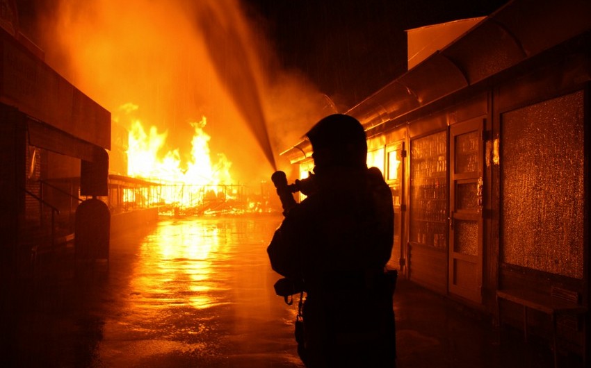 В России в торговом центре произошел крупный пожар