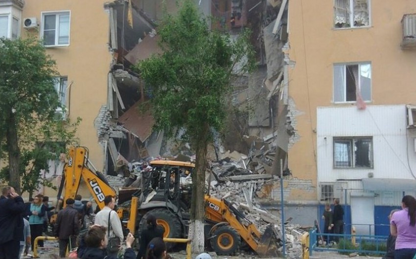 В Волгограде в результате взрыва разрушился подъезд жилого дома, есть погибшие и раненые - ОБНОВЛЕНО - ФОТО