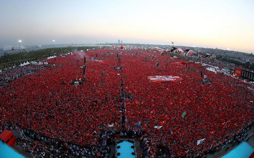 ​На митинг в поддержку демократии в Турции пришло до 5 млн. человек
