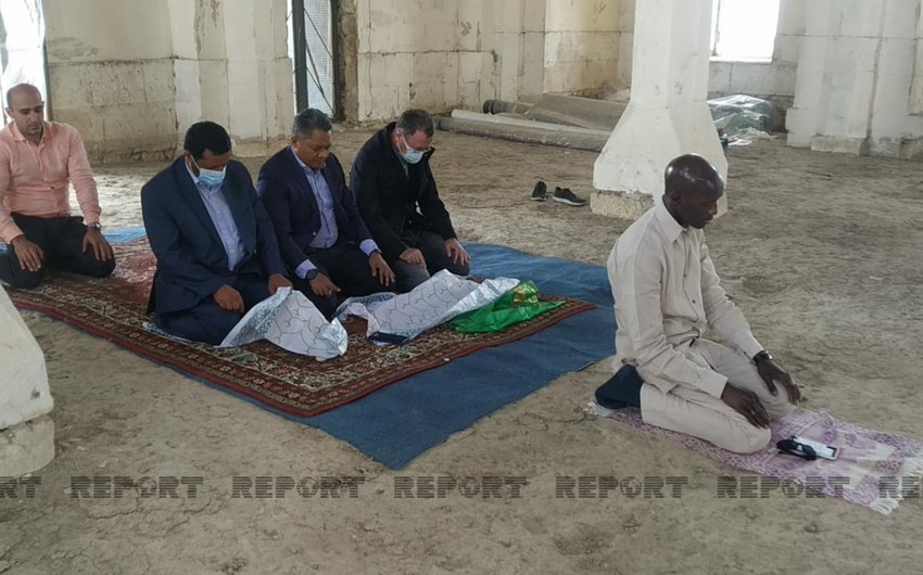 OIC delegation prays at Juma Mosque in Aghdam