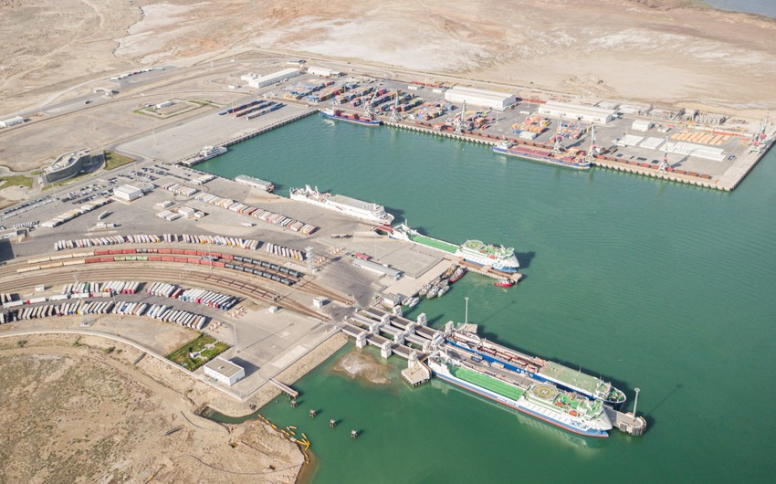 Бакинский порт увеличил обработку вагонов через паромный терминал на 26% 