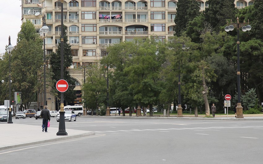 На одном из центральных проспектов Баку установлен новый запрещающий знак - ВИДЕО