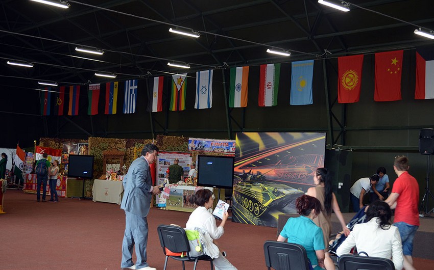 Azerbaijani servicemen present samples of culture in House of Friendship