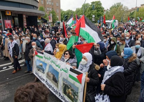 На демонстрации в поддержку Палестины в Берлине пострадали 93 полицейских