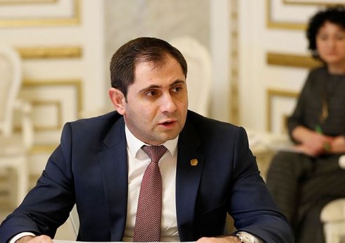 Армянская делегация во главе с министром обороны отправились в Москву