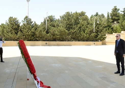 Президент Турции  Реджеп Тайип Эрдоган почтил память шехидов