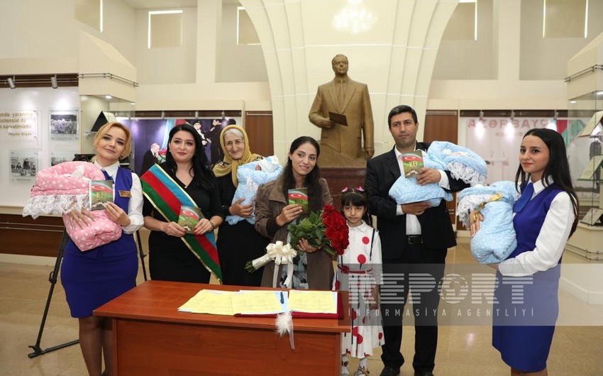 В Баку состоялась церемония регистрации четверняшек