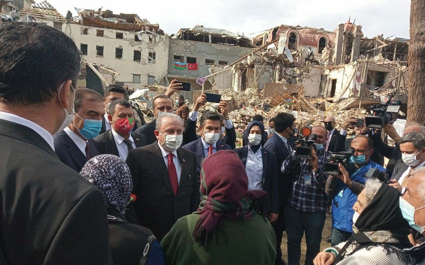 Mustafa Şentop visits victims of Ganja terror