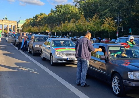 В Берлине прошел автопробег в знак протеста против военных преступлений Армении