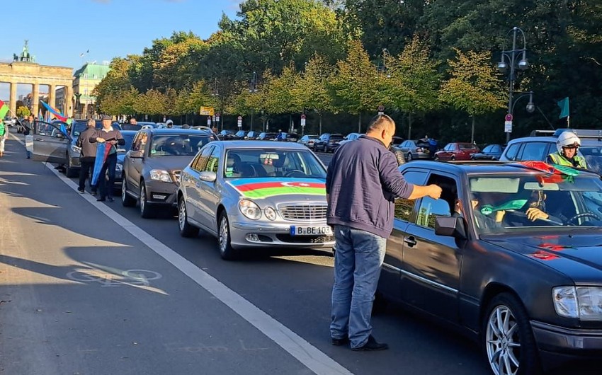 В Берлине прошел автопробег в знак протеста против военных преступлений Армении