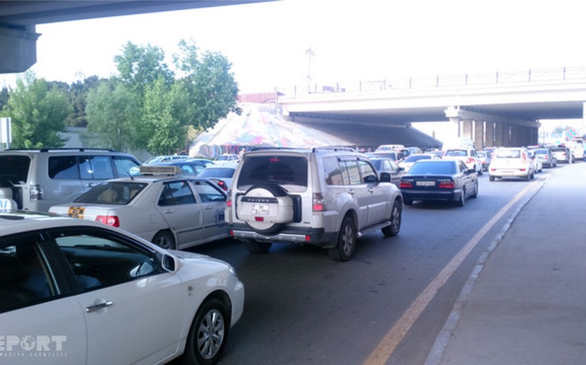 Bakının Tbilisi prospektində avtomobil sıxlığı yaranıb