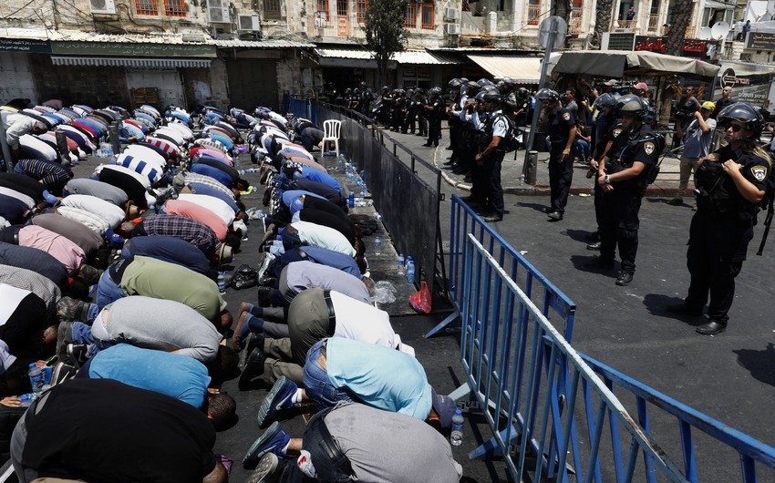 Полиция закрыла доступ на молитву в Иерусалиме мусульманам младше 50 лет