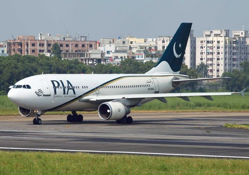 В воздушном пространстве Пакистана количество авиарейсов снизилось вдвое