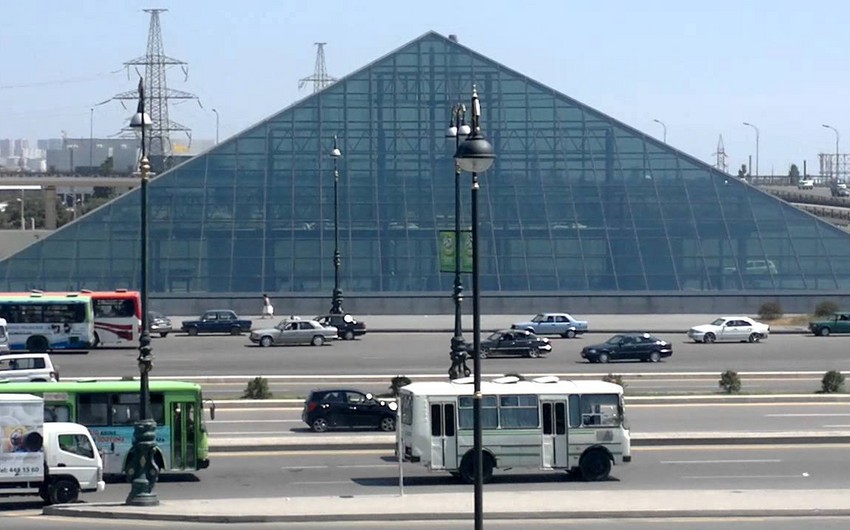 Пирамидальный выход станции метро Кероглу временно закрывается