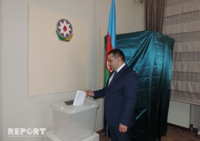 Azerbaijanis in Batumi voting in Consulate General