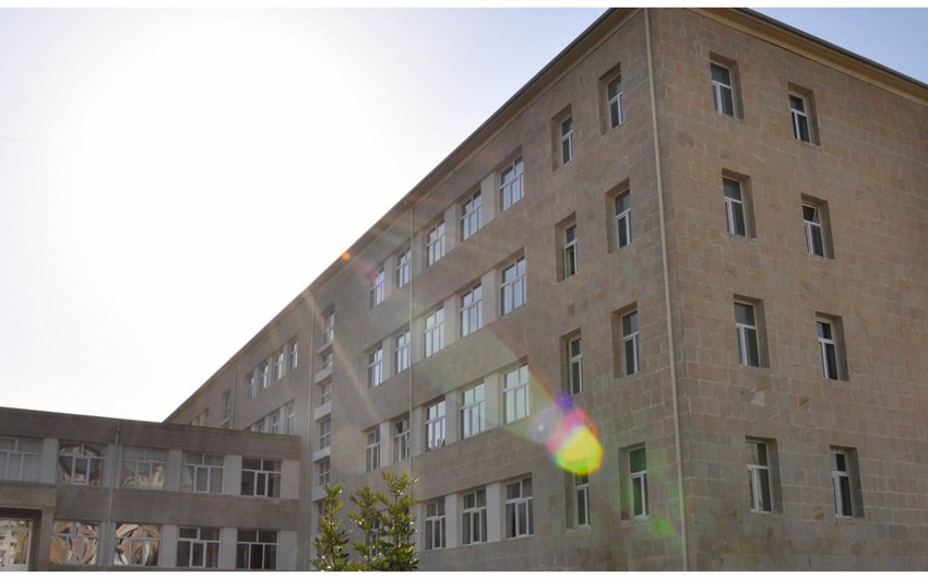 В Баку объявлен выговор преподавателю за грубое обращение с ученицей III класса