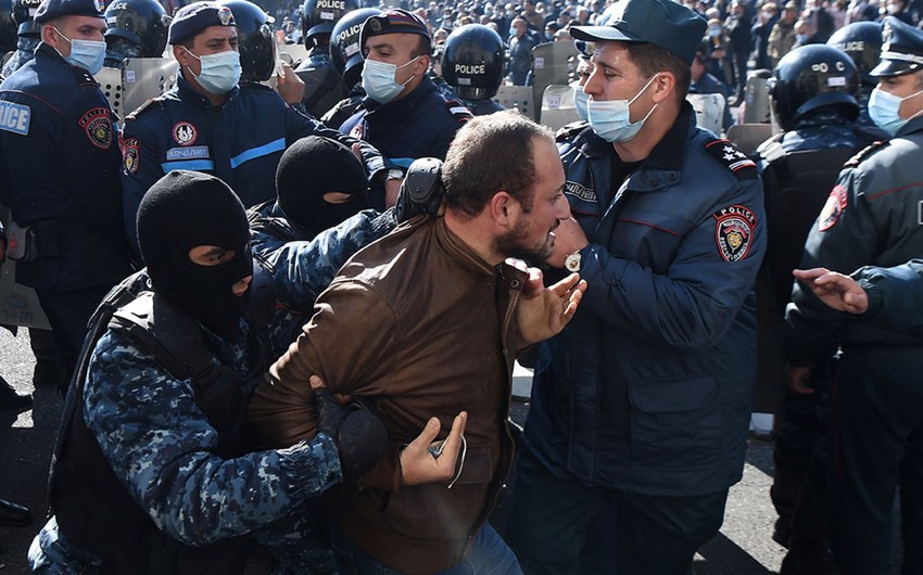 Yerevanda polislə etirazçılar arasında toqquşma olub