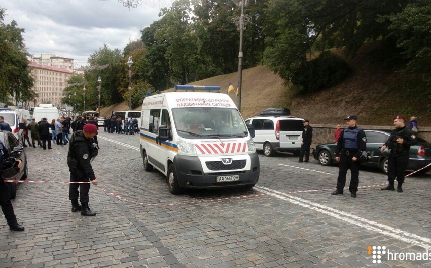Explosion in central Kiev leaves two injured