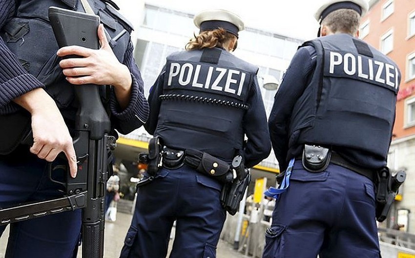 Almaniyada polis terrorçuluqda şübhəli bilinən 10 nəfəri saxlayıb