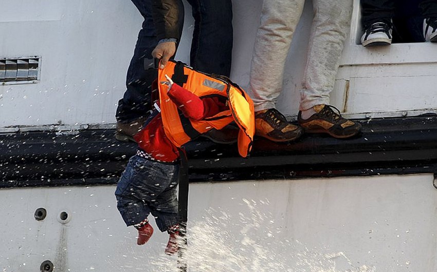 У берегов Испании спасли 61 мигранта