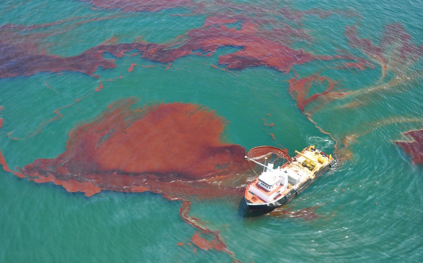 Philippines oil spill now stretches over 6 kms 