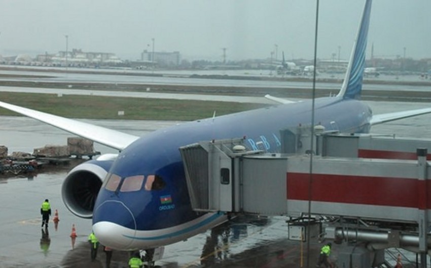 В Стамбульском аэропорту в принадлежащем AZAL самолете произошел инцидент