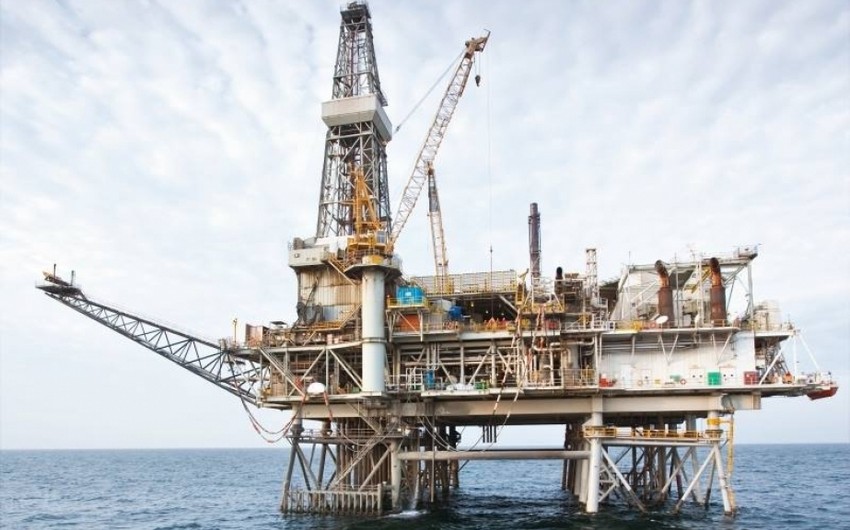Названы объемы добычи нефти и газа с платформы Чираг