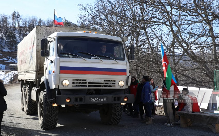 По дороге Ханкенди-Лачын беспрепятственно проехали 30 автомобилей российских миротворцев