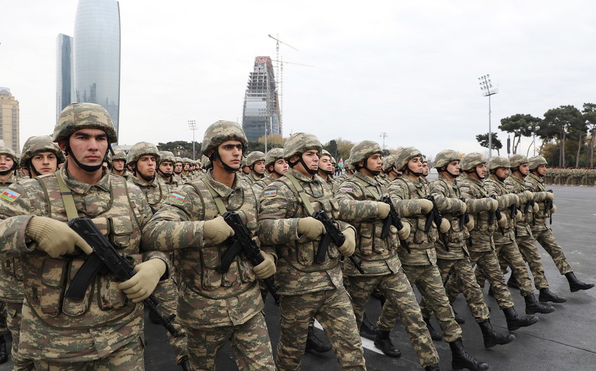 Министр: Азербайджан - одна из немногих стран, производящих оружие самообороны пехоты