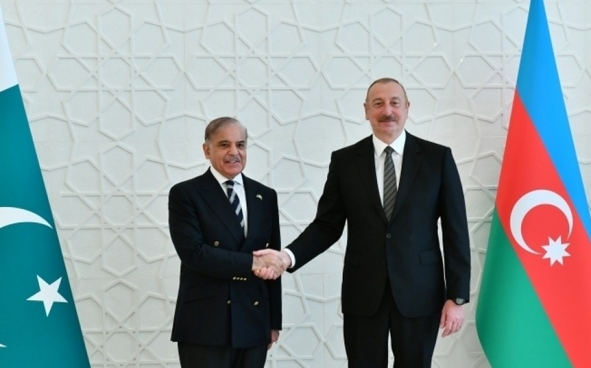 Шахбаз Шариф поздравил президента Ильхама Алиева