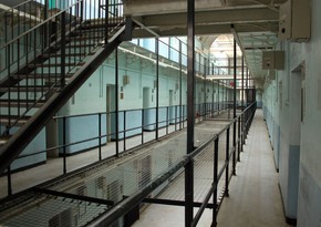 UK to ease prison overcrowding as more rioters jailed