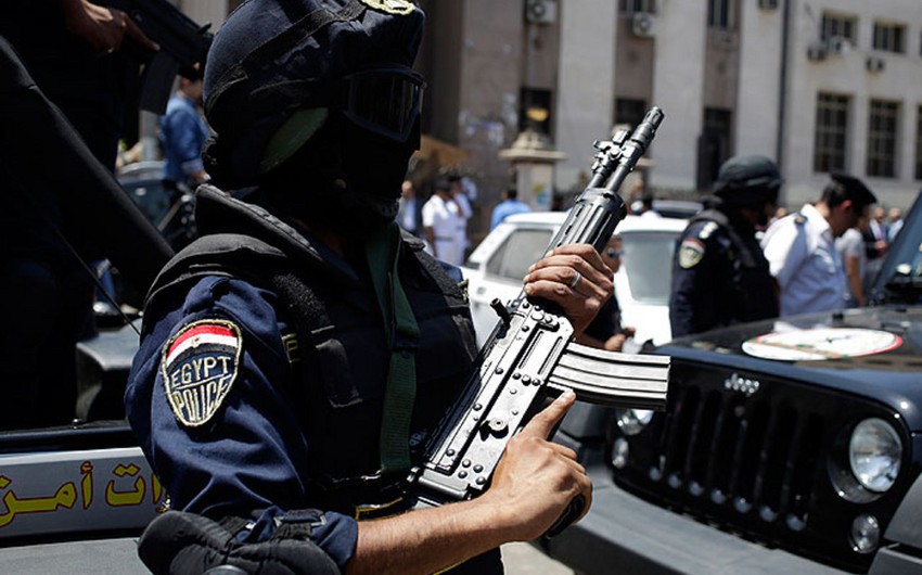 Два человека погибли при взрыве автобуса с полицейскими в Египте