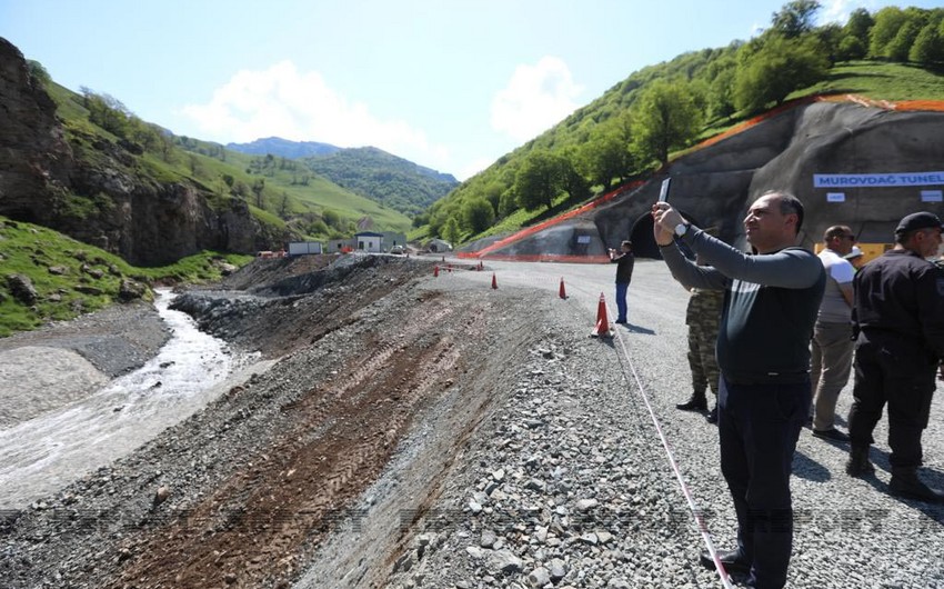 Дипломатов ознакомили со строительством автодороги Тоганы- Кяльбаджар- Истису