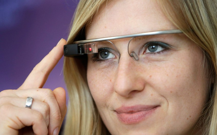 В Испании представили умные очки, способные распознавать лица и измерять температуру