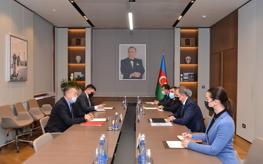 Глава МИД Азербайджана встретился с зампредом Совета безопасности Кыргызстана