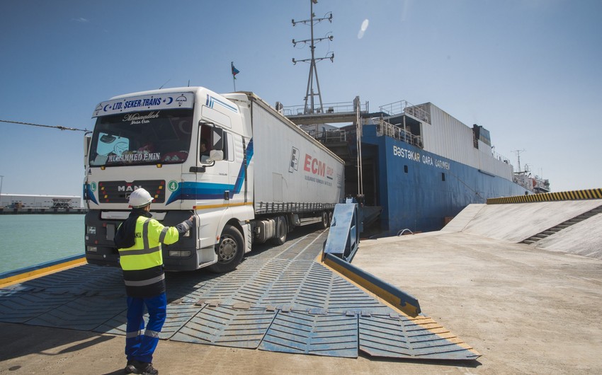 Bakı Limanında konteynerlərin və təkərli nəqliyyat vasitələrinin aşırılması 28 illik rekordu yeniləyib