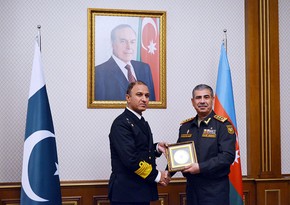 Azerbaijan Defense Minister meets with Chief of Naval Staff of Pakistan Navy