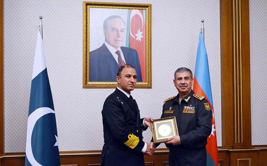 Azerbaijan Defense Minister meets with Chief of Naval Staff of Pakistan Navy