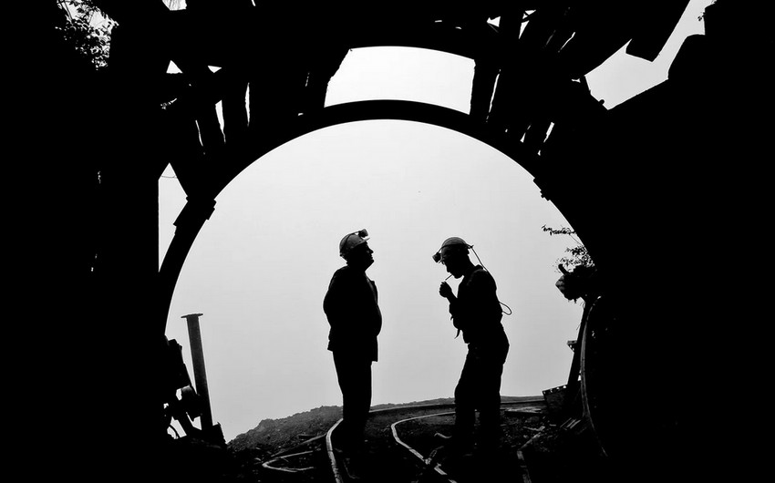 6 trapped in coal mine cave-in in north China