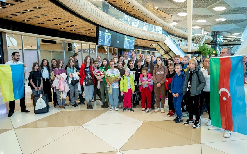В Баку доставлена группа детей из Украины, оставшихся без попечения родителей 